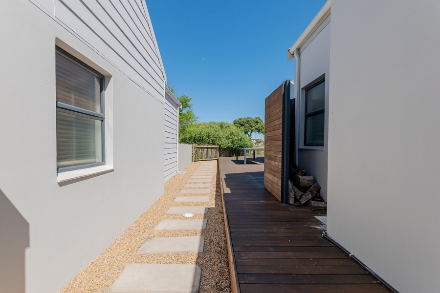 To Let 4 Bedroom Property for Rent in Langebaan Country Estate Western Cape